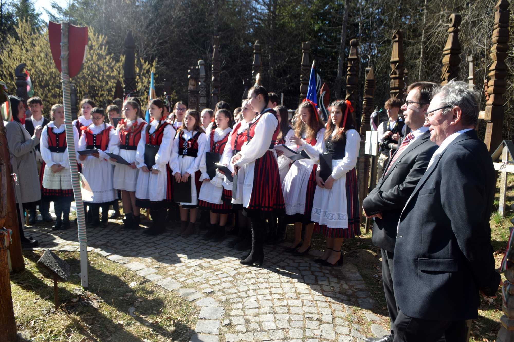 A megemlékezéses részt vevő iskolák saját műsorral készültek | A szerző felvételei