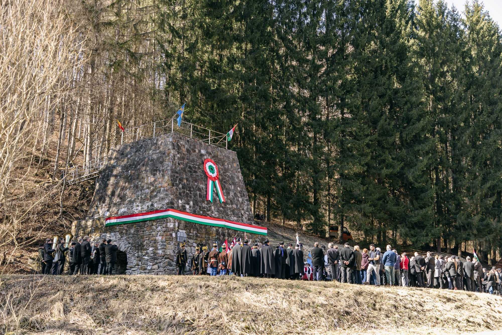 Ünneplők a vashámornál. | Fotó: Gáj Nándor Facebook-oldala