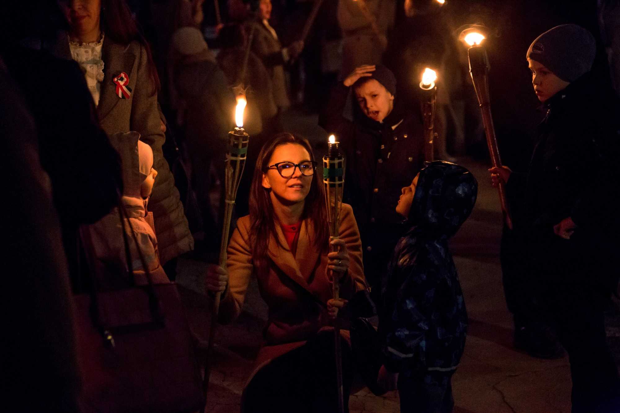 F&aacute;kly&aacute;k f&eacute;nye vil&aacute;g&iacute;totta be vas&aacute;rnap este Zilahot.