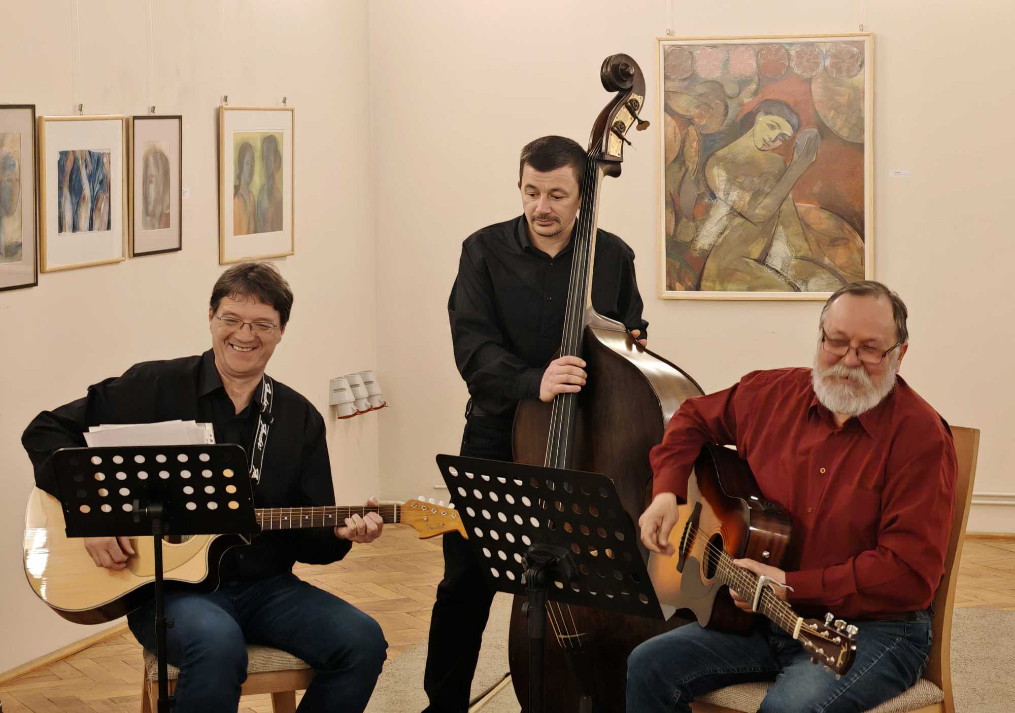 Fellépett a Mácsafej „kétharmada”, zenélt Márk Attila, Vitályos Lehel (bőgő) és a szerző | A szerző felvétele