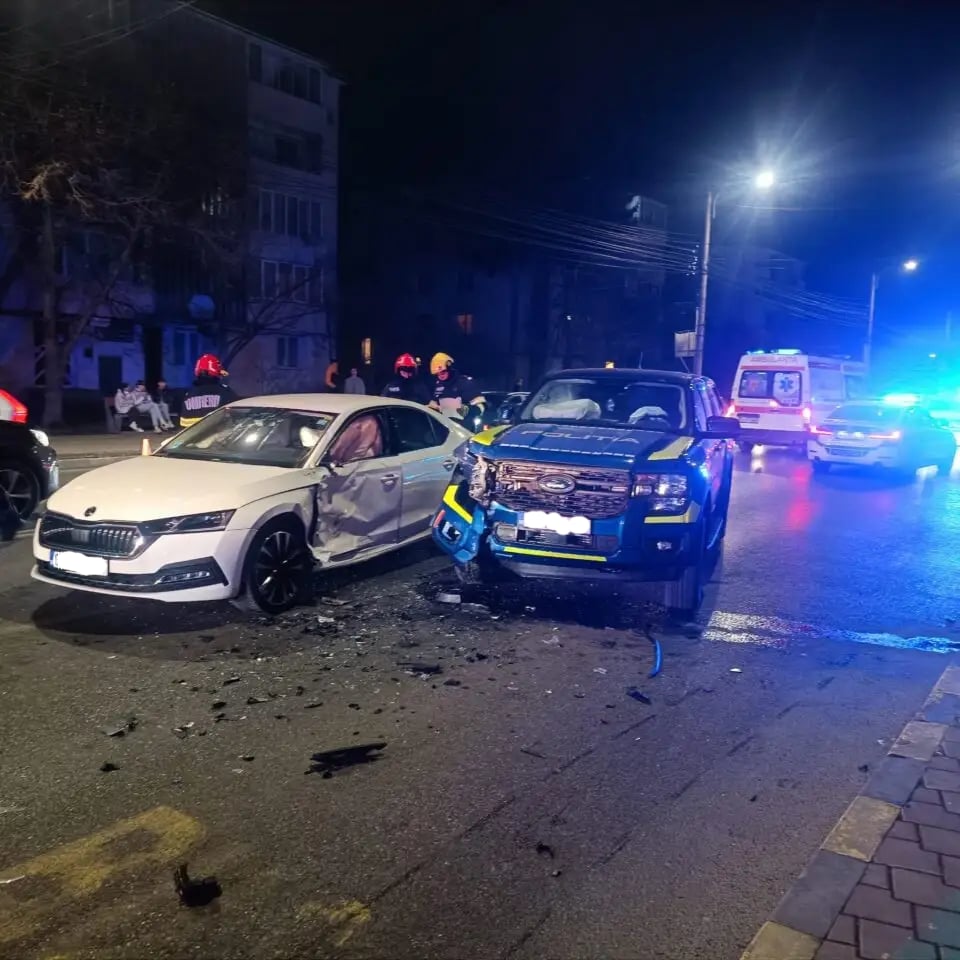 Pedig szirénázva közeledett a rendőrautó. | Fotó: www.monitorulsv.ro