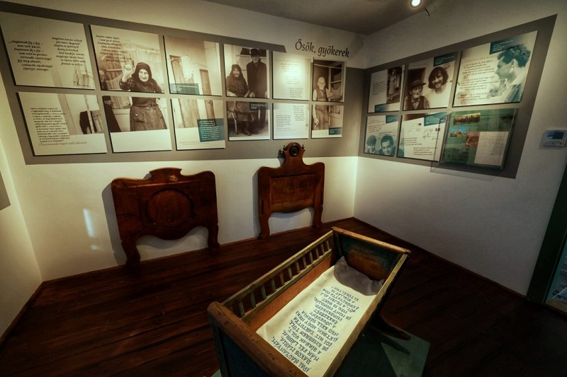 Az emlékház egyik szobája Csoóri Sándor bölcsőjével l Fotó: Csákvári Zsigmond/Kultúra.hu