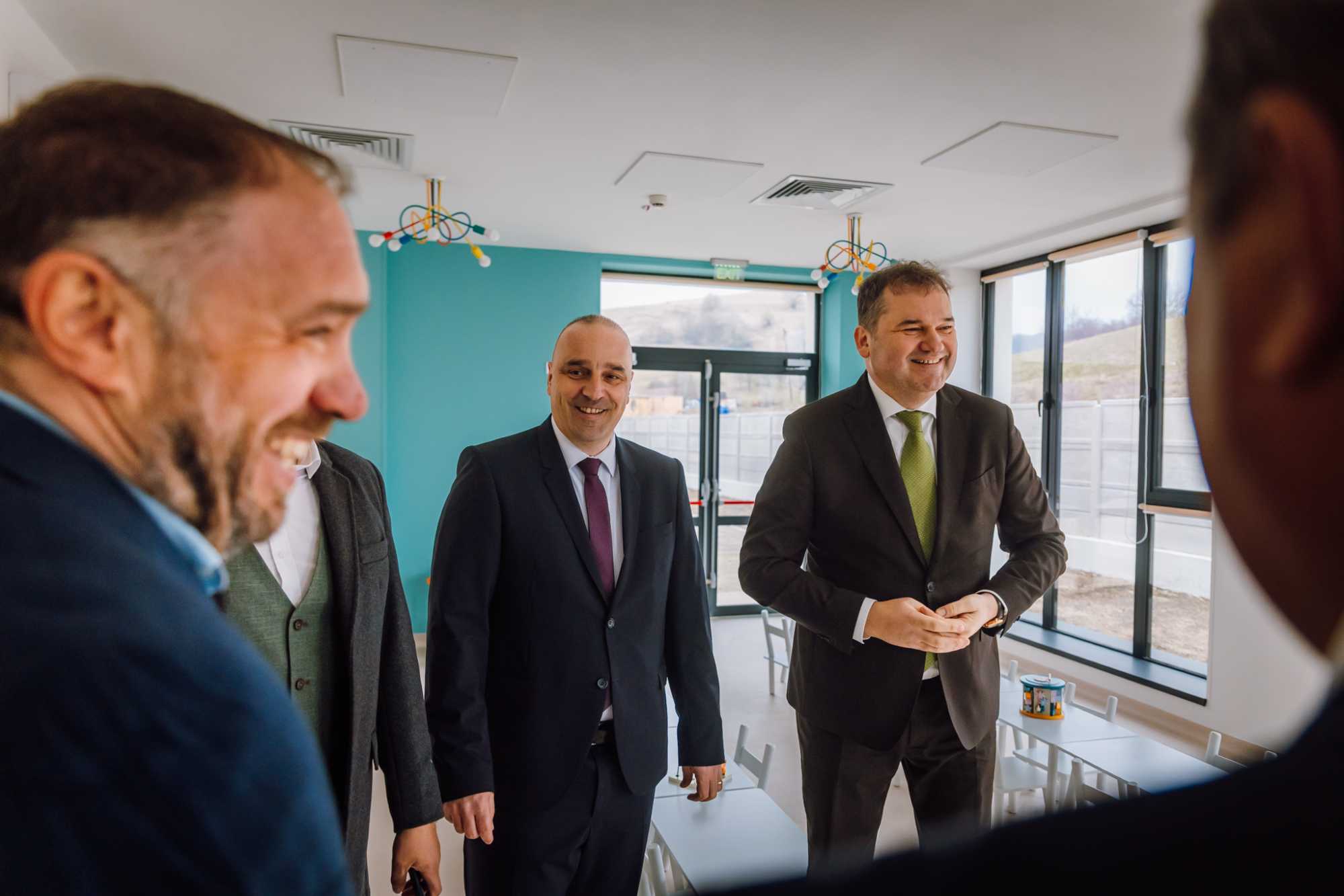 Cseke Attila és Csibi Attila Zoltán az új óvoda átadásán | Fotó: Csibi Attila Zoltán Facebook-oldala