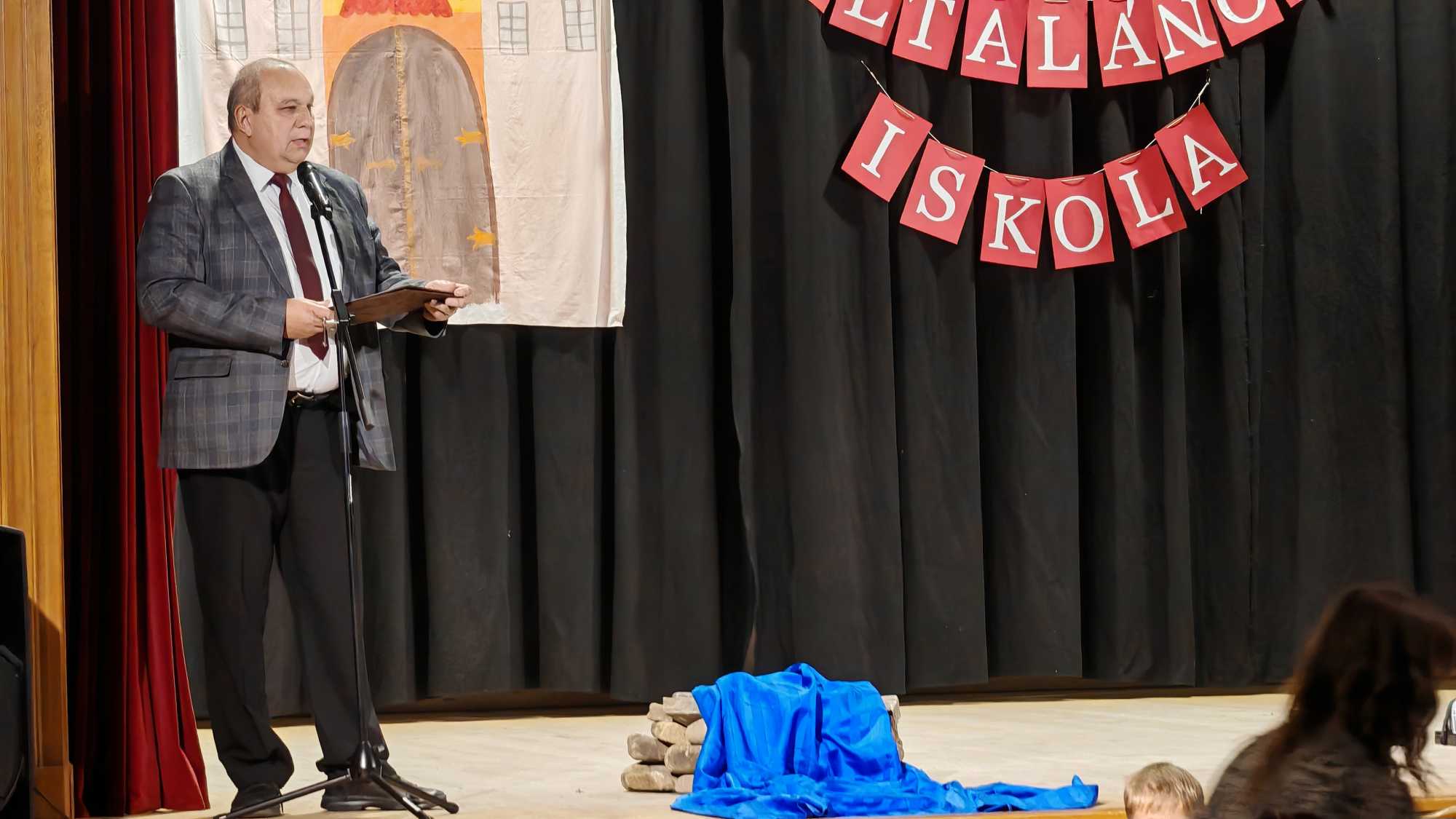 Kis Imre főtanfelügyelő: az iskola a település jövőjének alapja