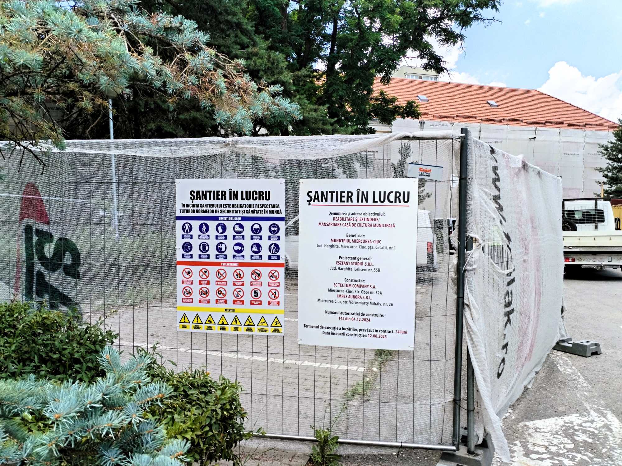 Egyelőre marad az építőtelep.