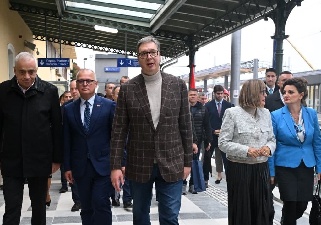 Aleksandar Vučić ellátogatott az újvidéki állomásra nem sokkal a tragédia után | Fotó: Aleksandar Vučić Facebook-oldala