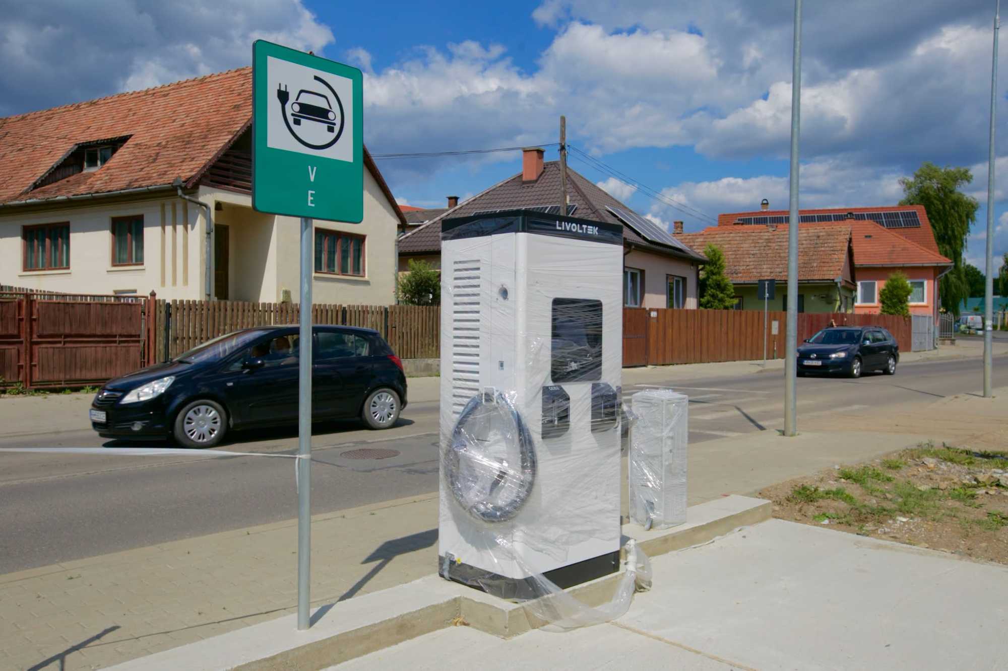 Húsz új elektromos töltőpontot alakítottak ki | Fotó: Gyergyószentmiklós Önkormányzata/Facebook