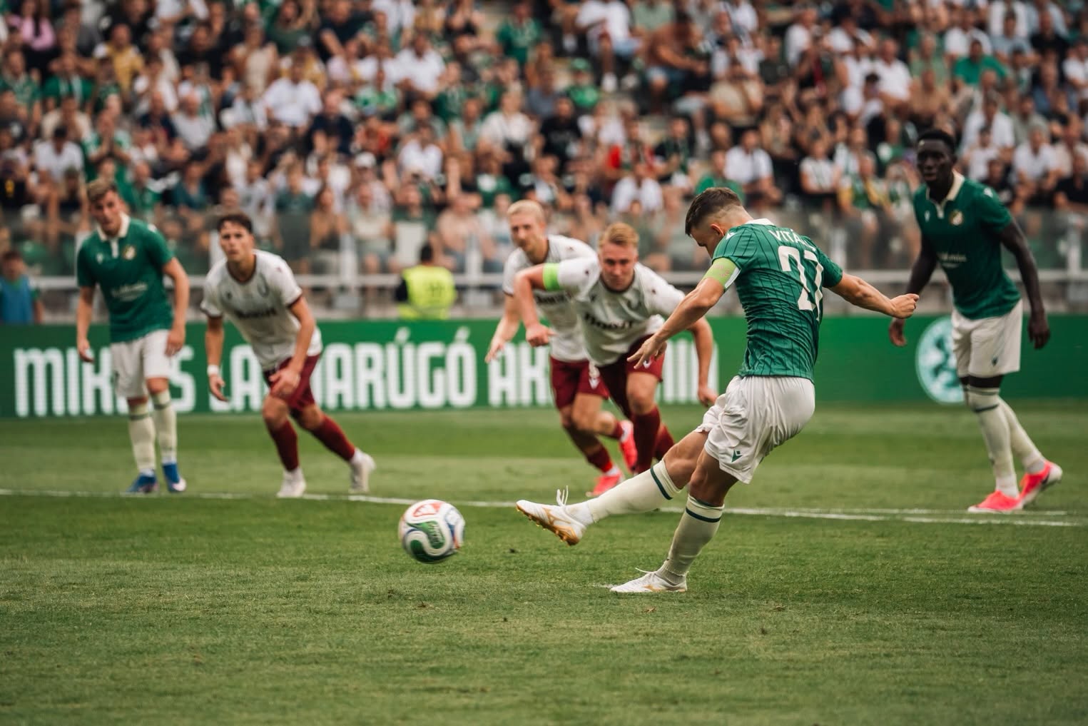 Támadásban a magyar bajnok | Fotó: Facebook/ETO FC