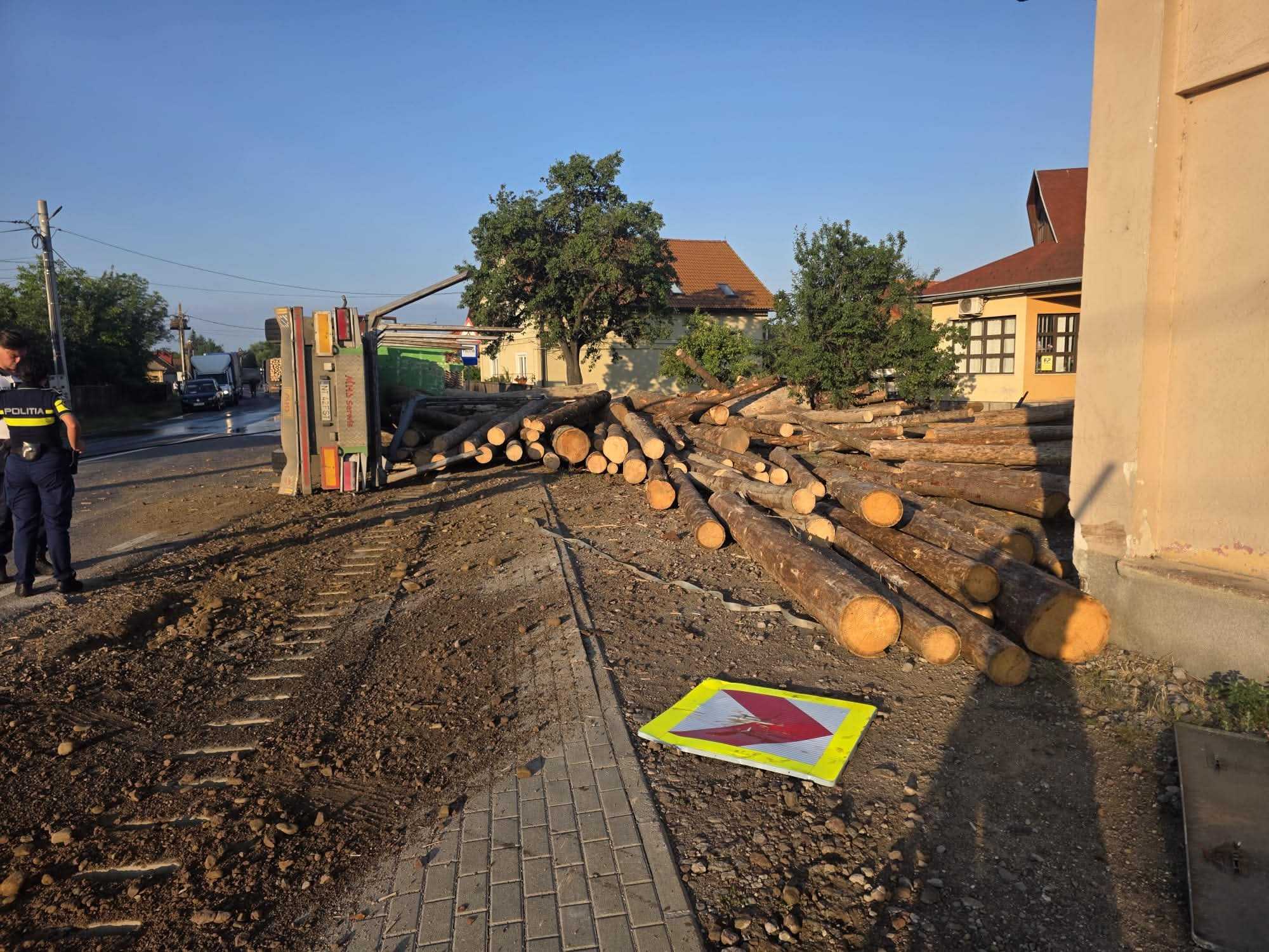 Felborult egy kamion. | Fotó: olvasónk felvétele