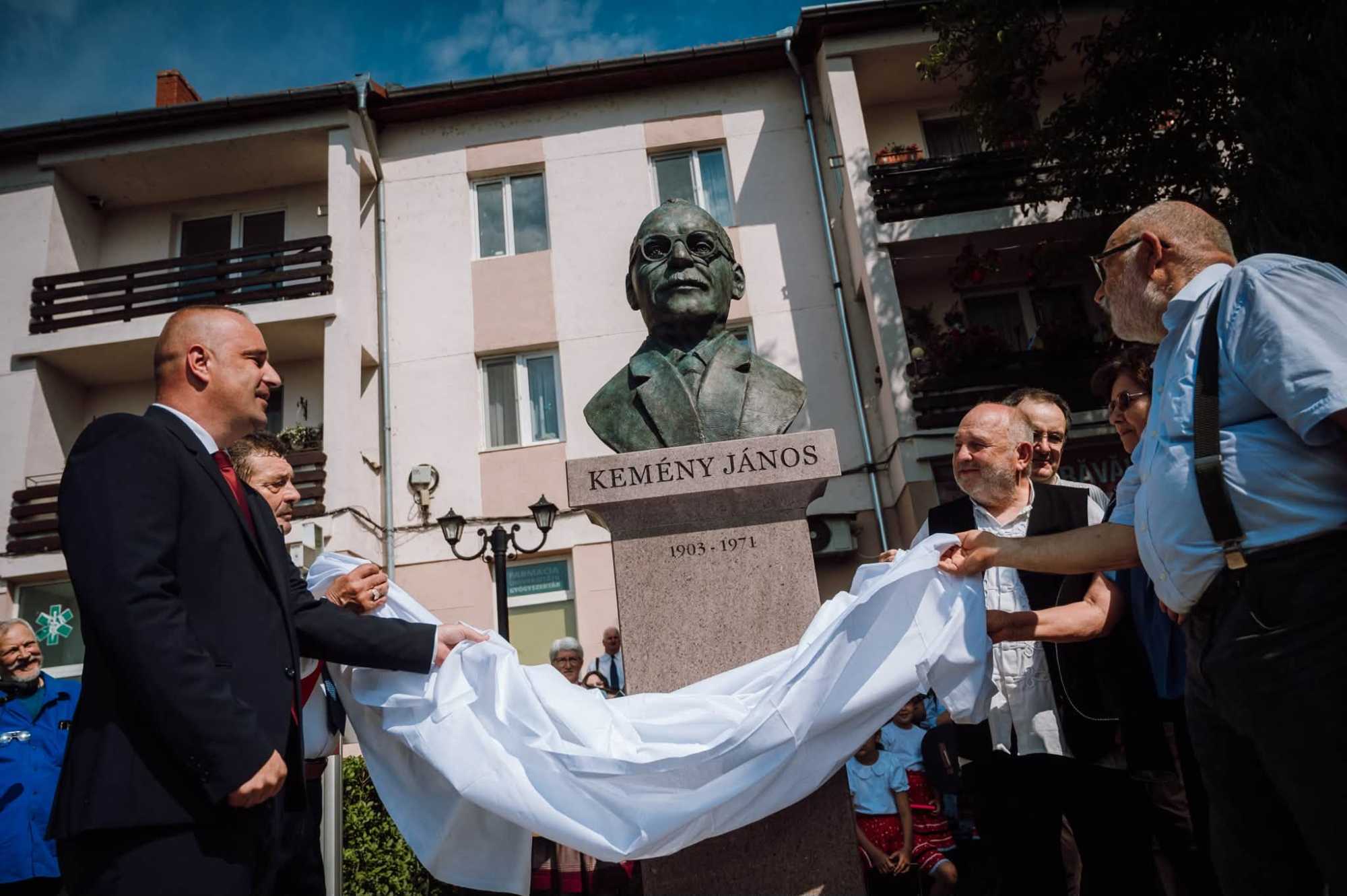 Kemény János szobrát leplezték le Marosvécsen | Fotó: Csibi Attila Zoltán Facebook oldala