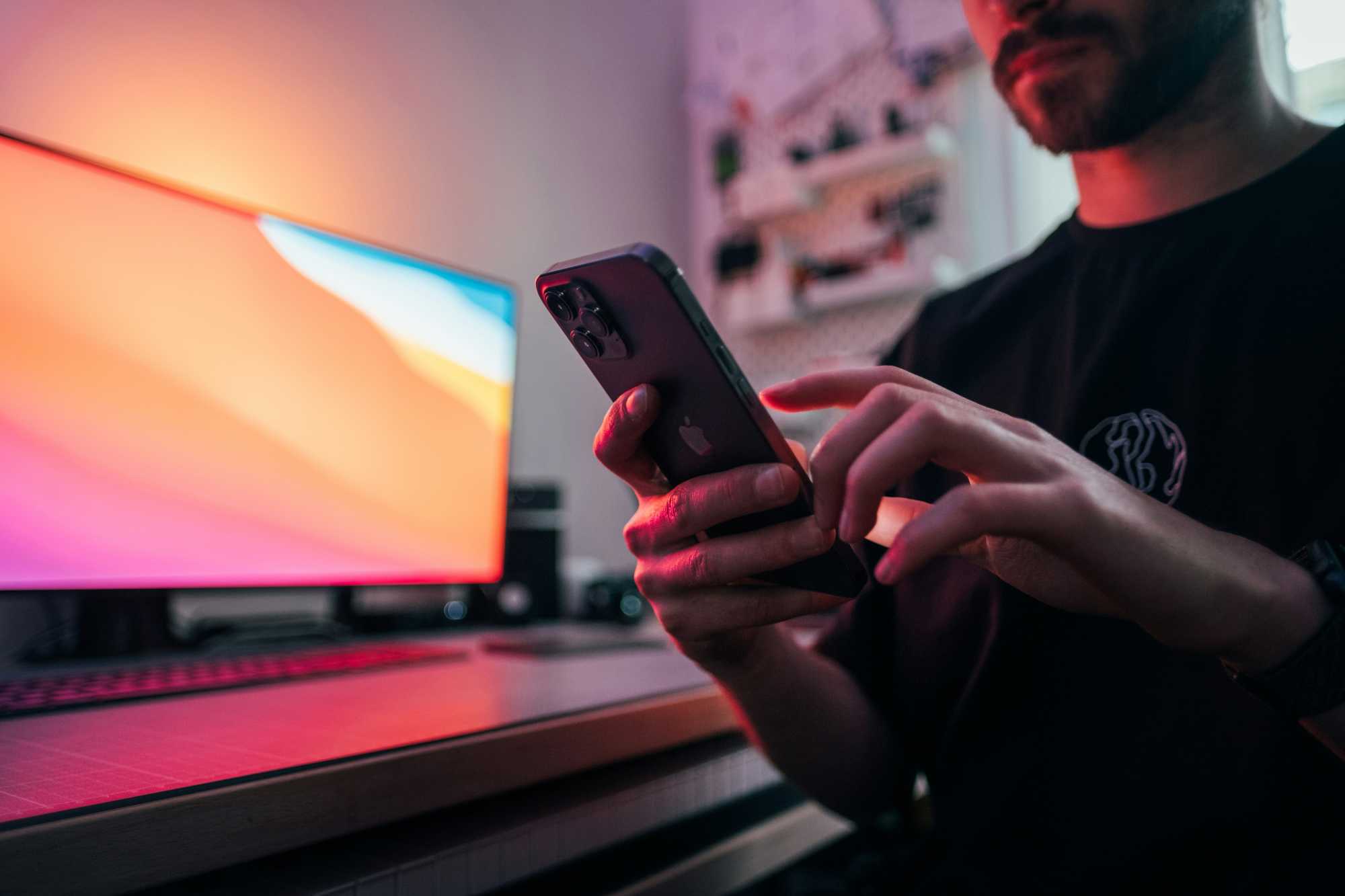 Az identitáskeresés időszakában nagy hatással lehetnek az online tartalmak. | Fotó: Unsplash