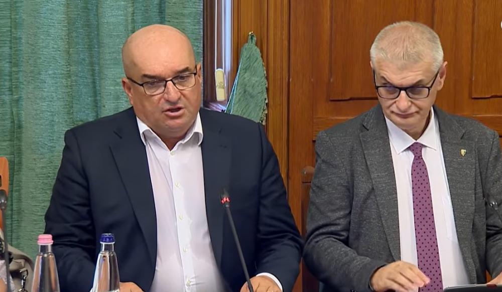 Zubánics László (j) és Brenzovics László (b) a bizottsági ülésen l Fotó: karpataljalap.net