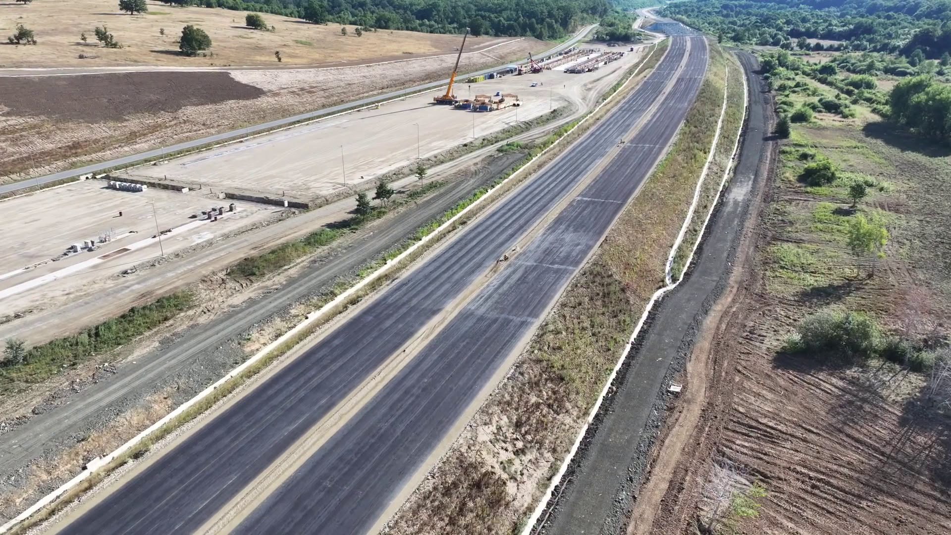 Közben a felszíni útépítéssel is haladnak | Fotó: DRDP Timişoara/Facebook 
