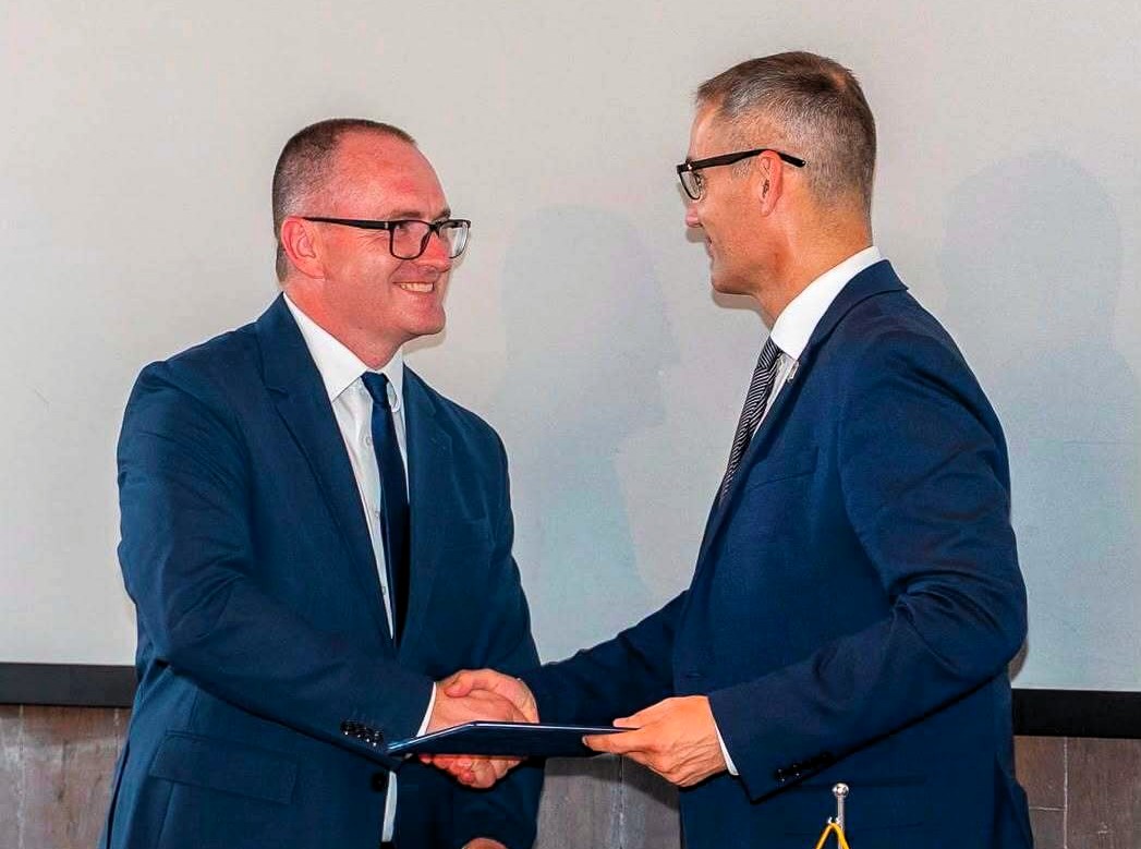 Polgármesteri kézfogás – Korodi Attila Csíkszereda és Riegl Gábor Siklós első embere. | Fotó: Csíkszereda városháza
