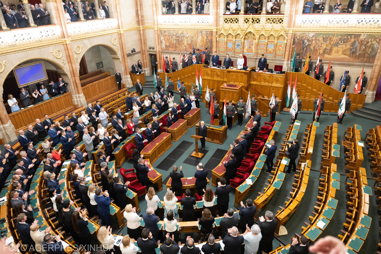 A Tisza-többség miatt borítékolható volt, hogy megszavazzák Baka Andrást. 