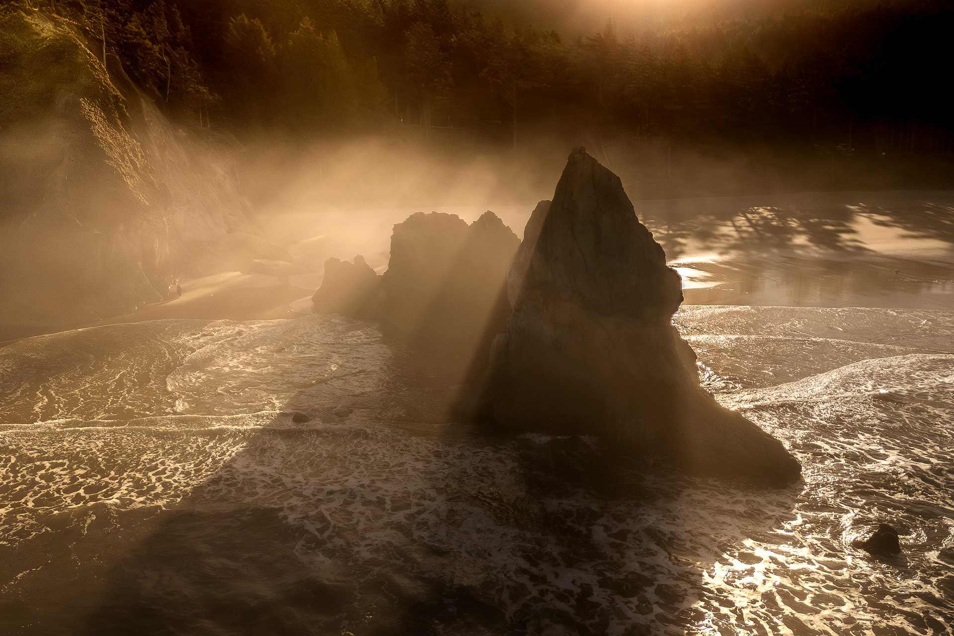 Első helyezett: Sunrise light - Daniel Drelciuc Románia | Fotó: Milvus csoport