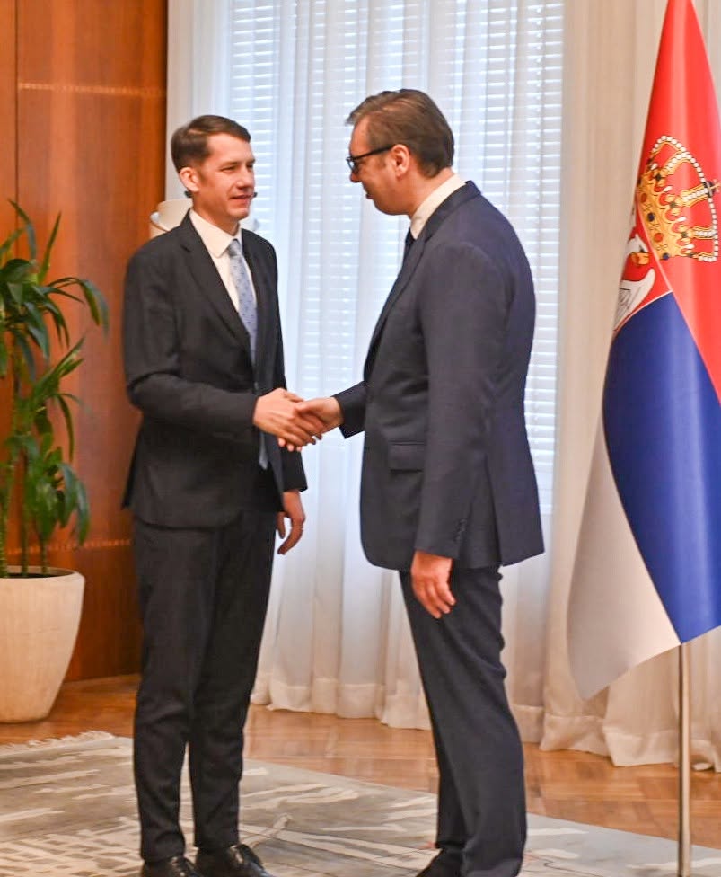 Pásztor Bálint és Aleksandar Vučić kézfogása tavaly április 2-án, amikor a VMSZ közölte az államfővel: részt vesz az új szerb kormányban l Fotó: Facebook