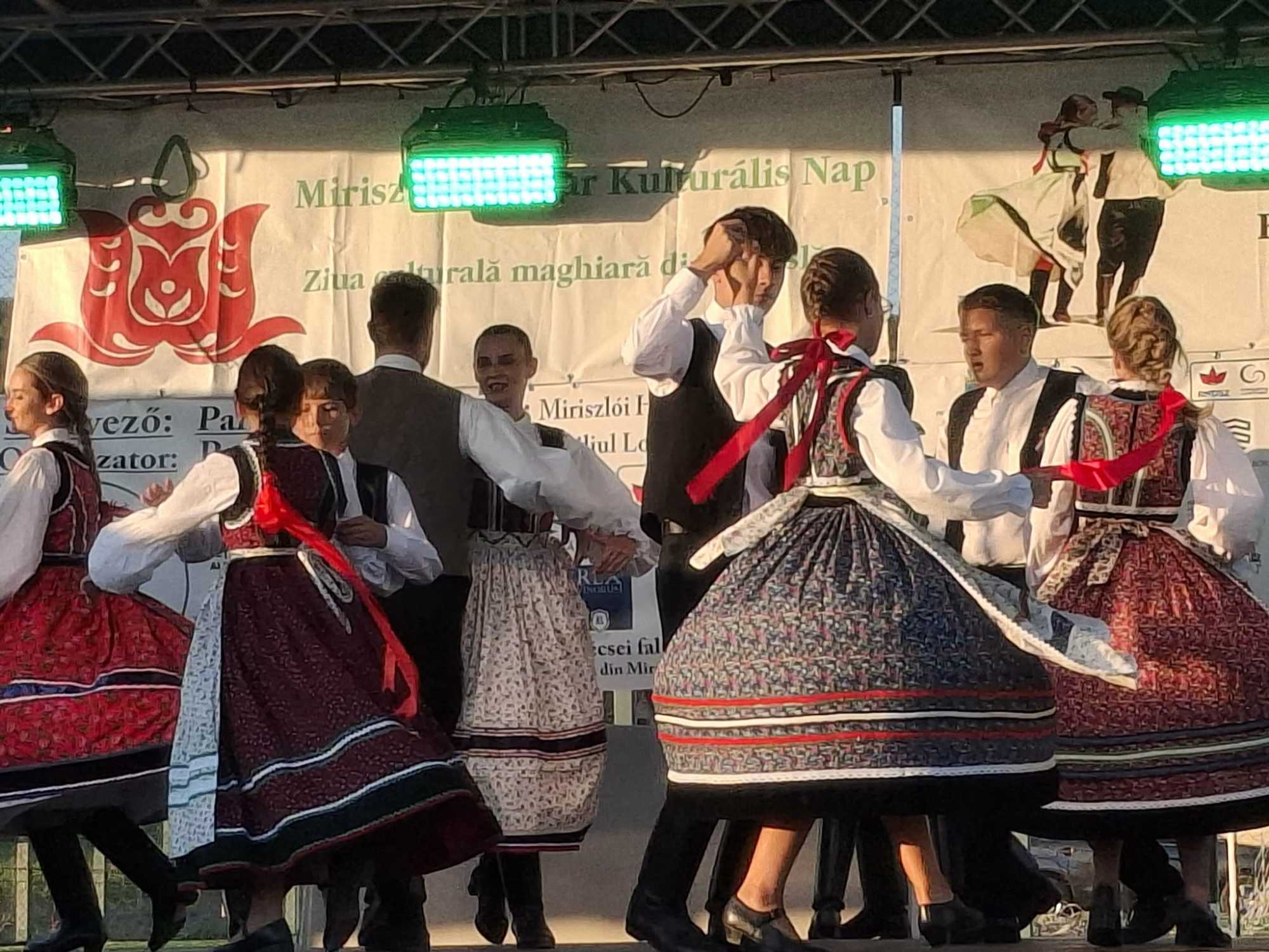 Miriszló Gyöngye Néptánccsoport