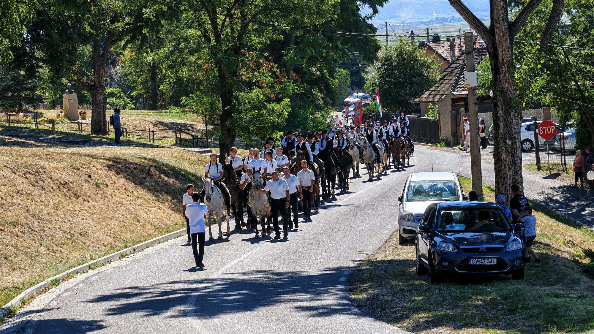 Elindult a zarándoklat a Perkőre