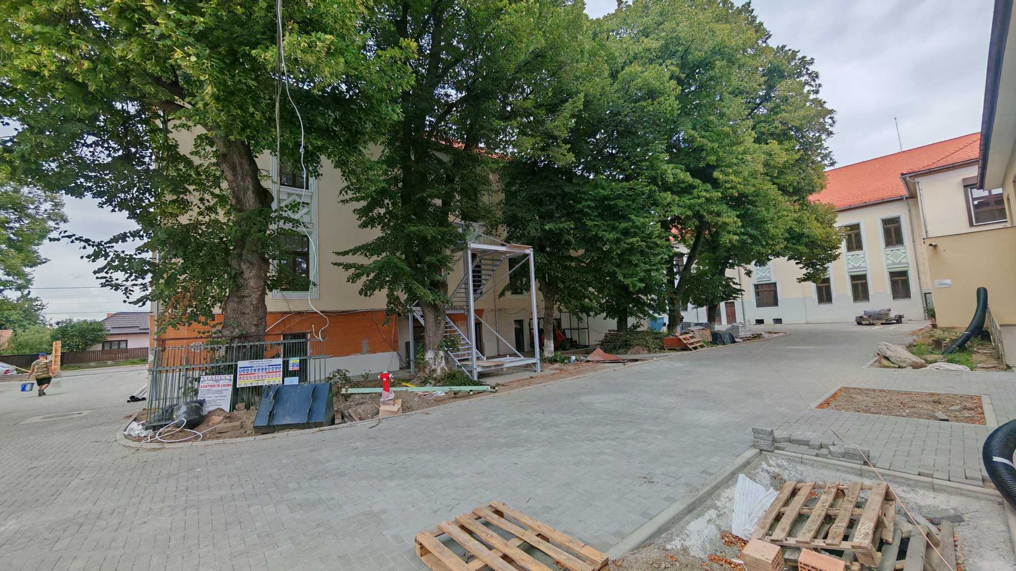 A „B”-épületre is került egy tűzoltólépcső