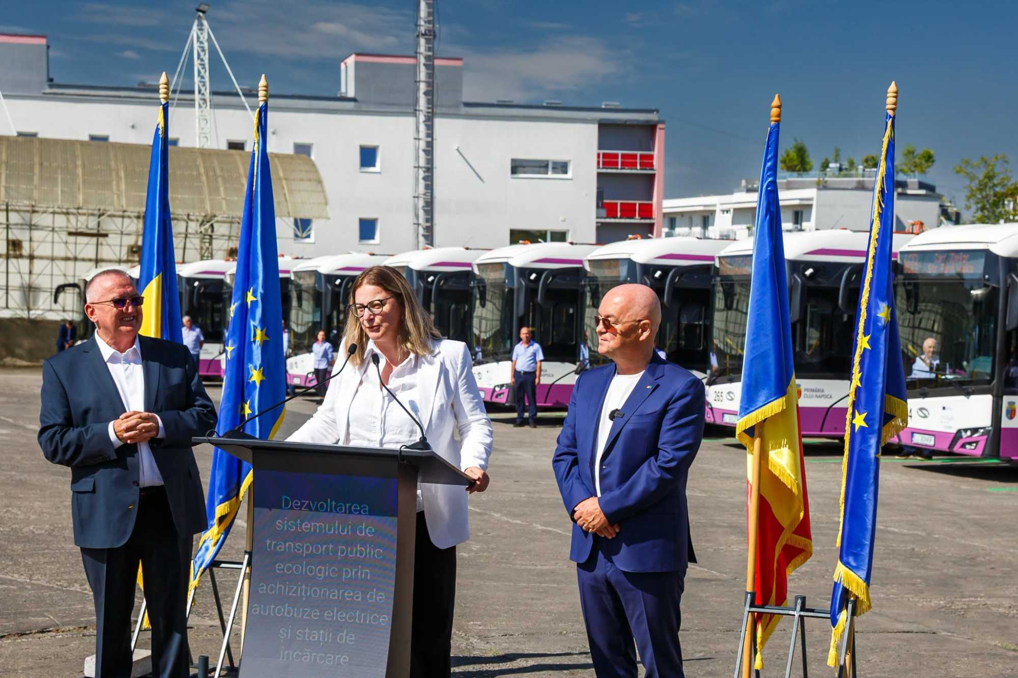 Ünnepélyesen átadták. 
