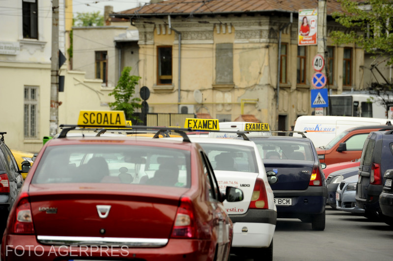 A tanulóvezetőket a forgalomban tanítják | Fotó: Agerpres