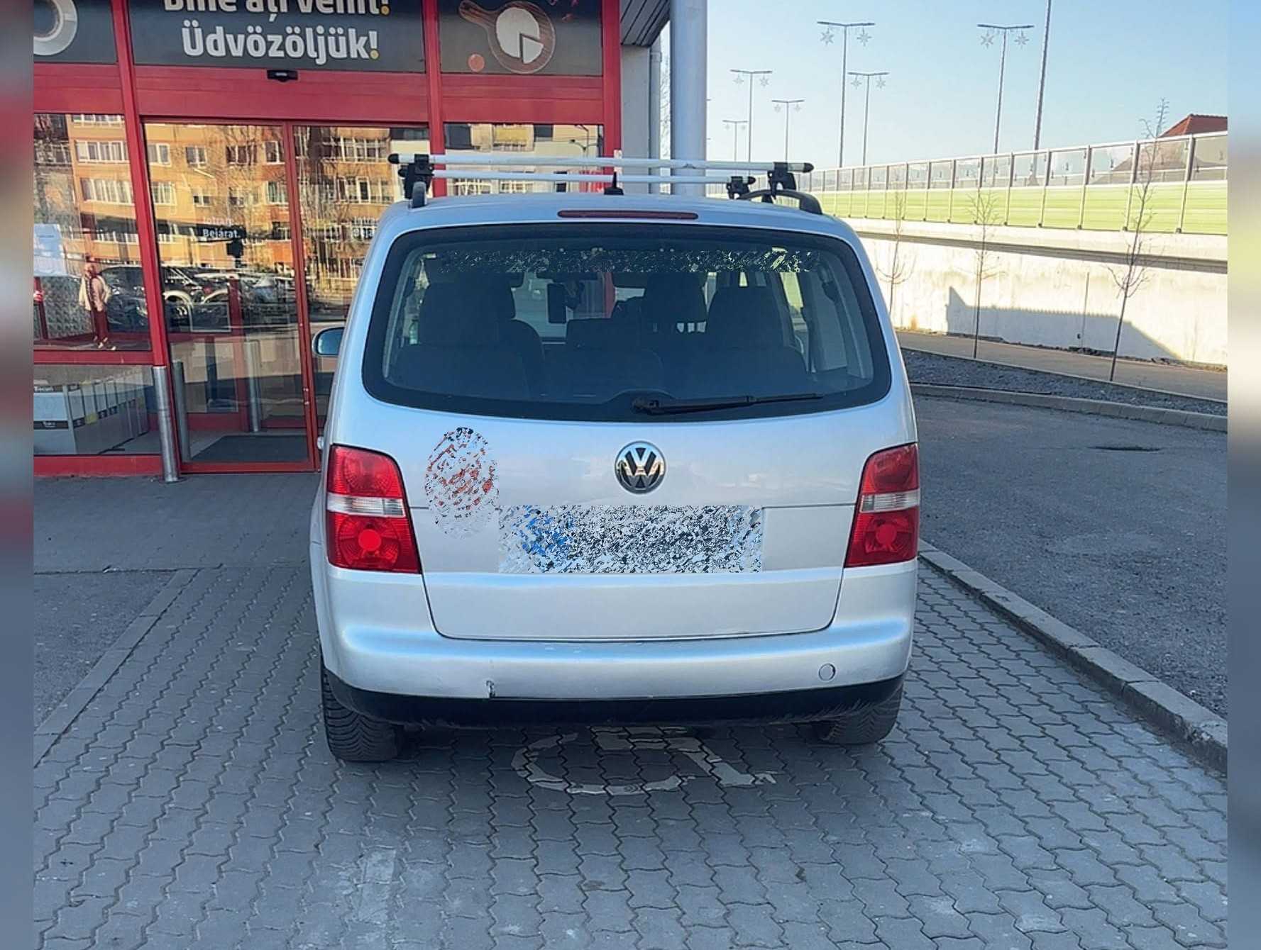 Nem mindenki van tekintettel a mozgássérült parkolóhelyekre. | Fotó: Csíkszeredai Helyi Rendőrség