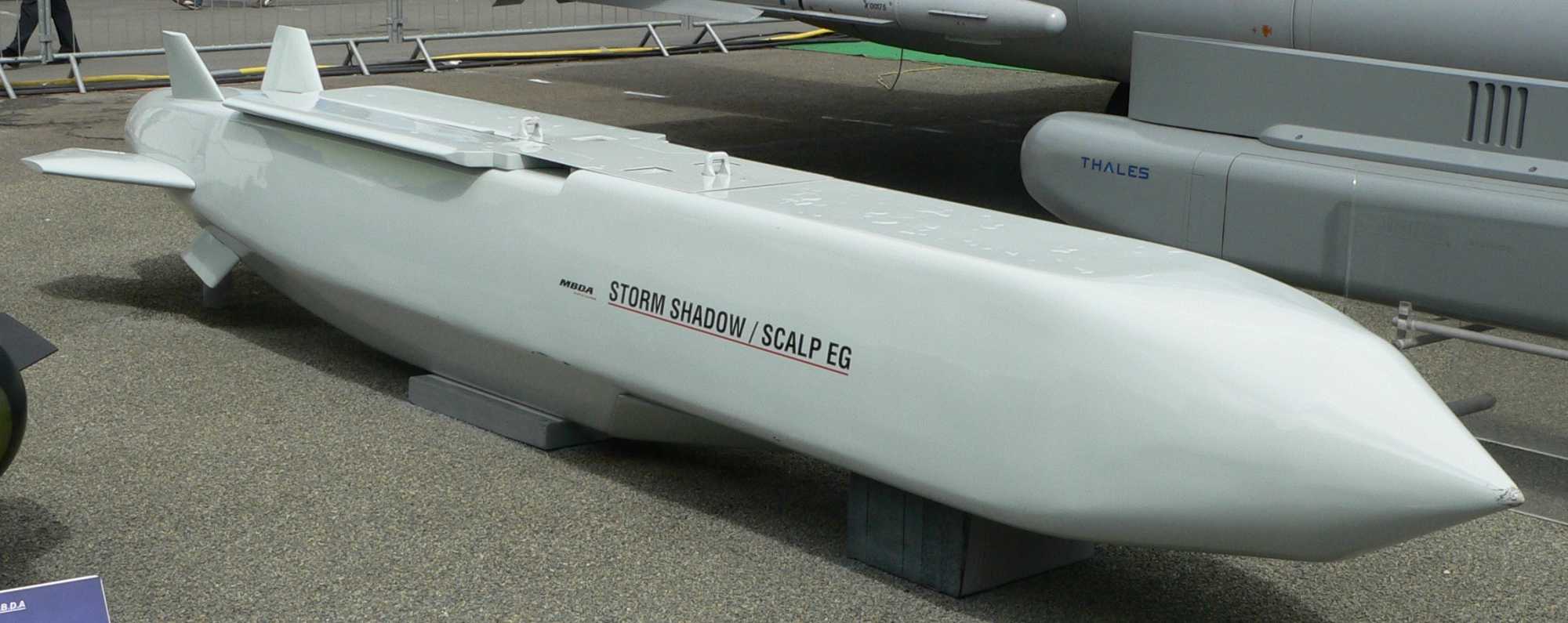 A Storm Shadow egy angol–francia gyártmányú, levegőből indítható cirkálórakéta, amelyet az MBDA gyárt, és amelyet Nagy-Britannia, Franciaország és Olaszország használ a Wikimedia szerint. | Fotó: Wikimedia Commons