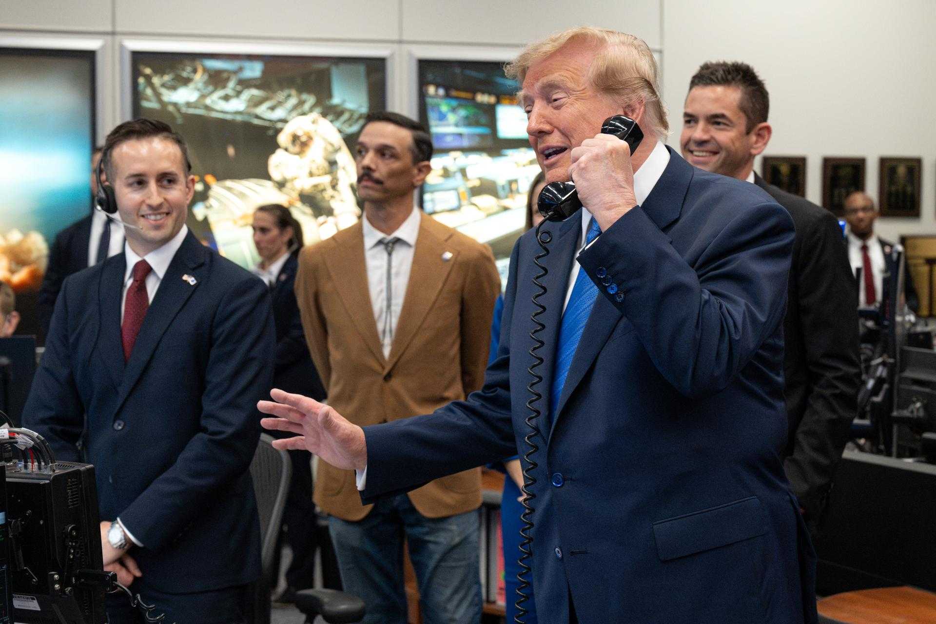 Beszélt a Nemzetközi Űrállomás amerikai legénységével.