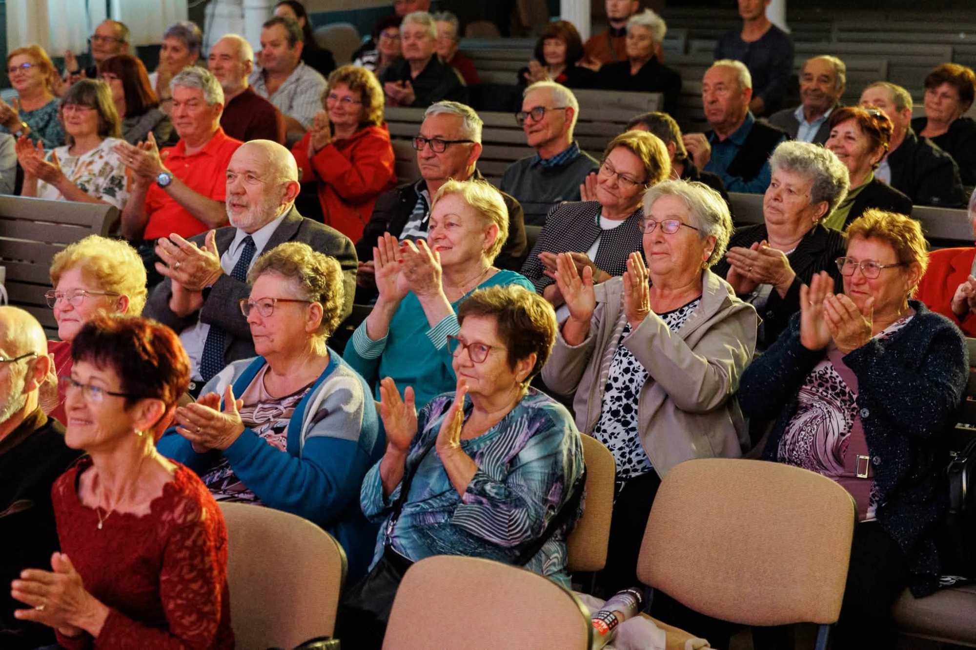 A koncert nagy sikert aratott. 