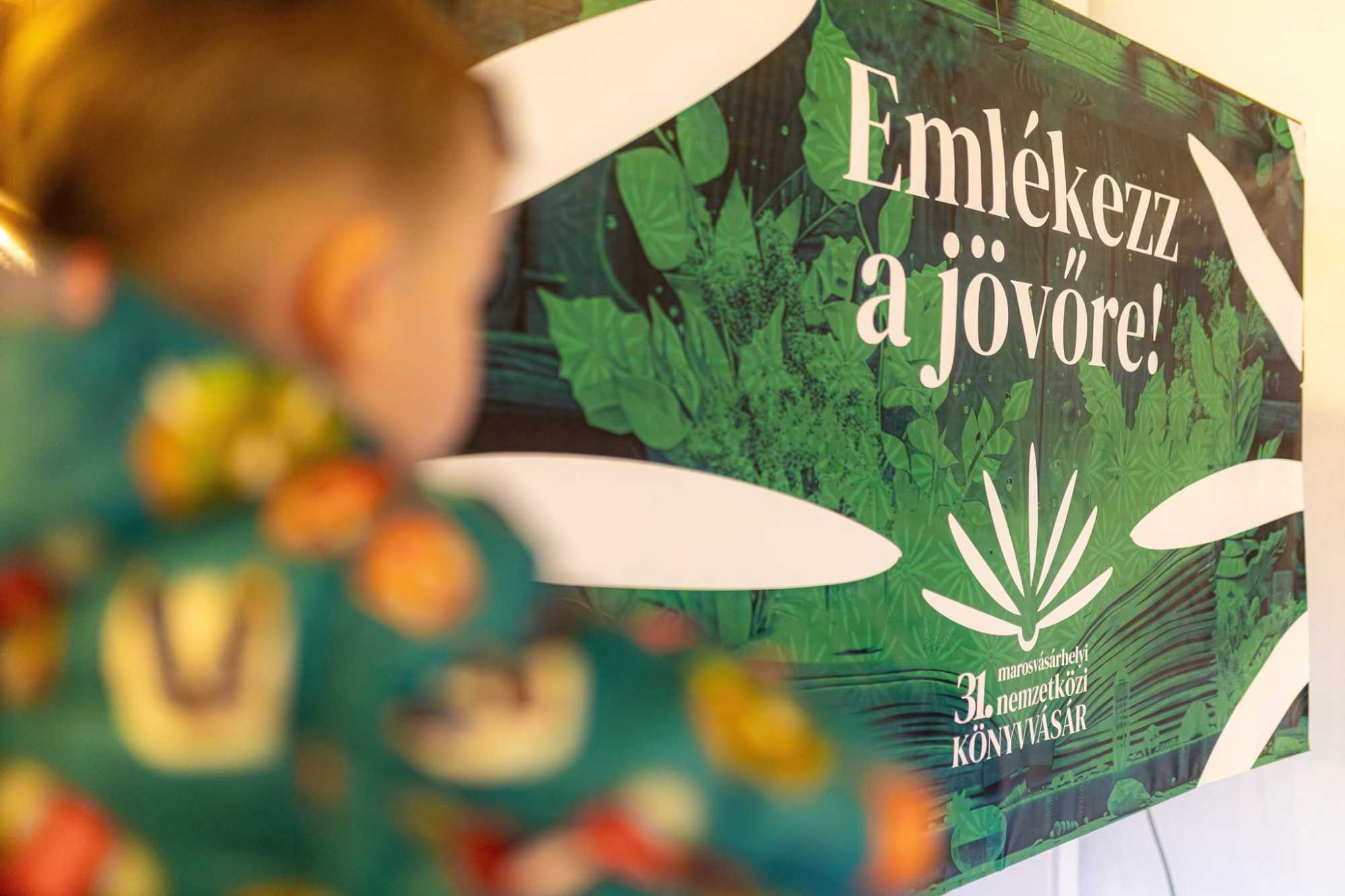 Az előző kiadás mottója és a jövő olvasója. | Fotó: Marosvásárhelyi Nemzetközi Könyvvásár