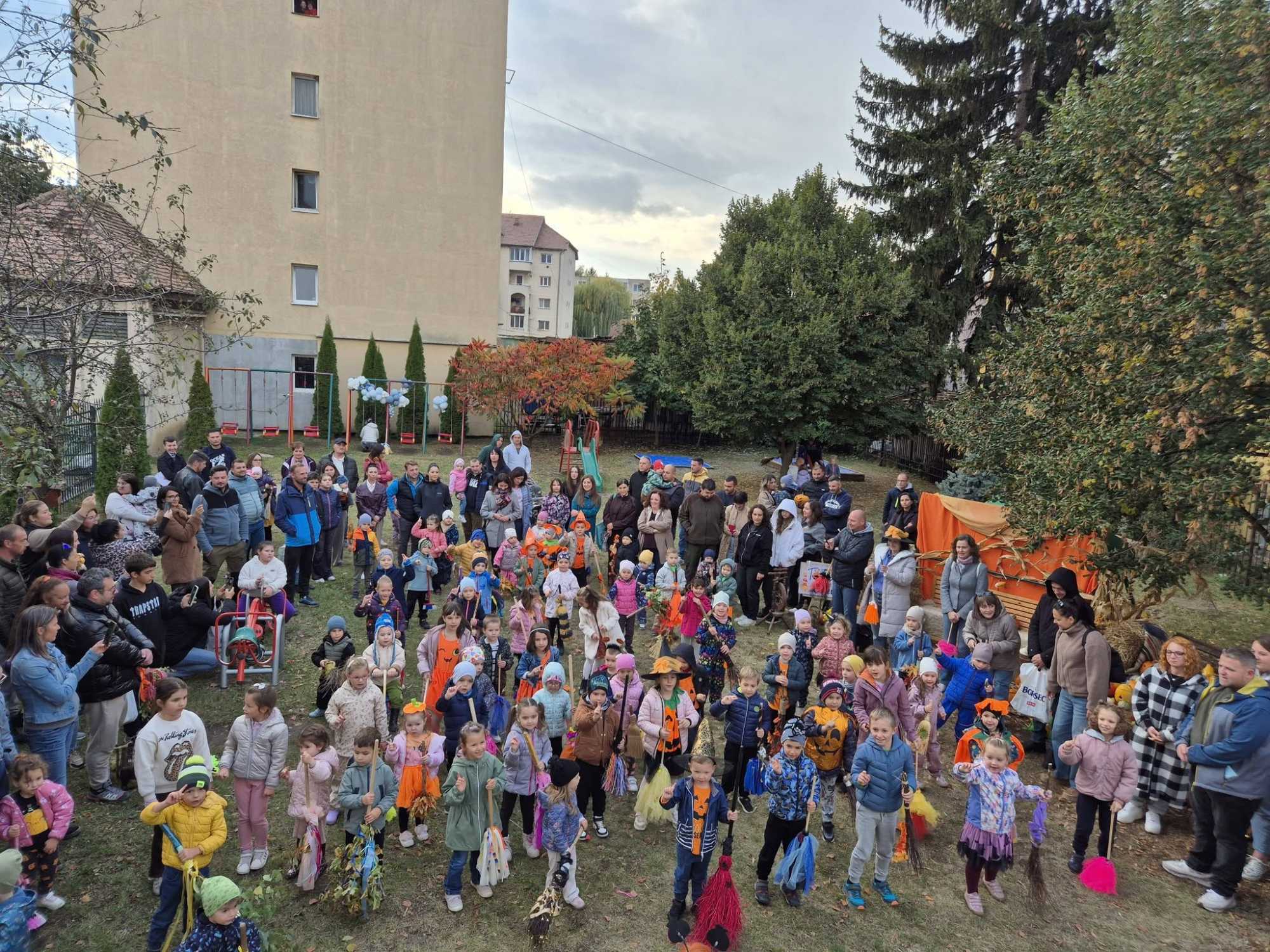 A gyerekek a szüleikkel közösen készítették a dekorációkat | Fotó: Bambi Napközi Otthon