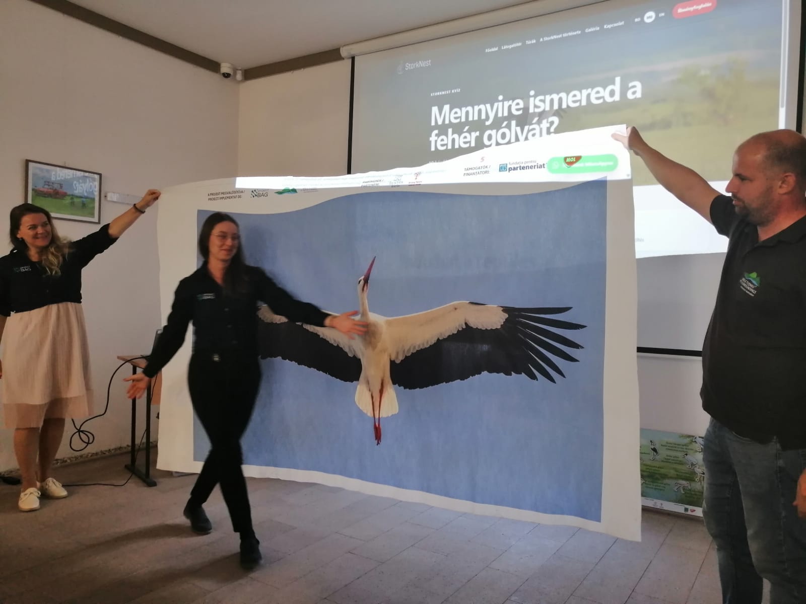 Ekkora valójában egy gólya. Balról jobbra: Kozma-Kis Emese, Darvas Rita és György Leonárd | Fotó: Létai Tibor