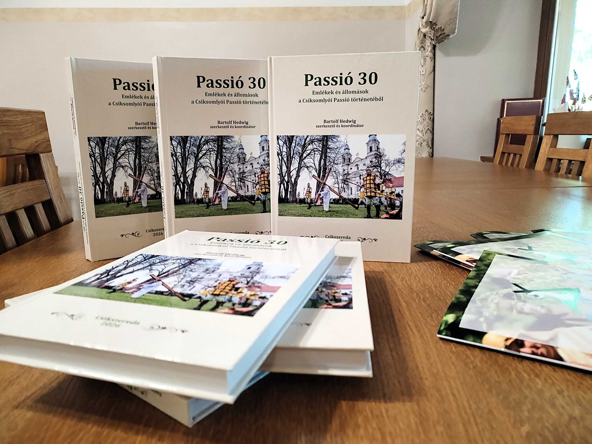A Csíksomlyói Passió 30 éves jubileumi kiadványát is bemutatják az eseményen. | Fotó: F.E.
