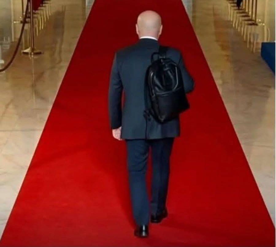 Felhajtás nélkül távozott. | Fotó: Mircea Fechet Facebook-oldala