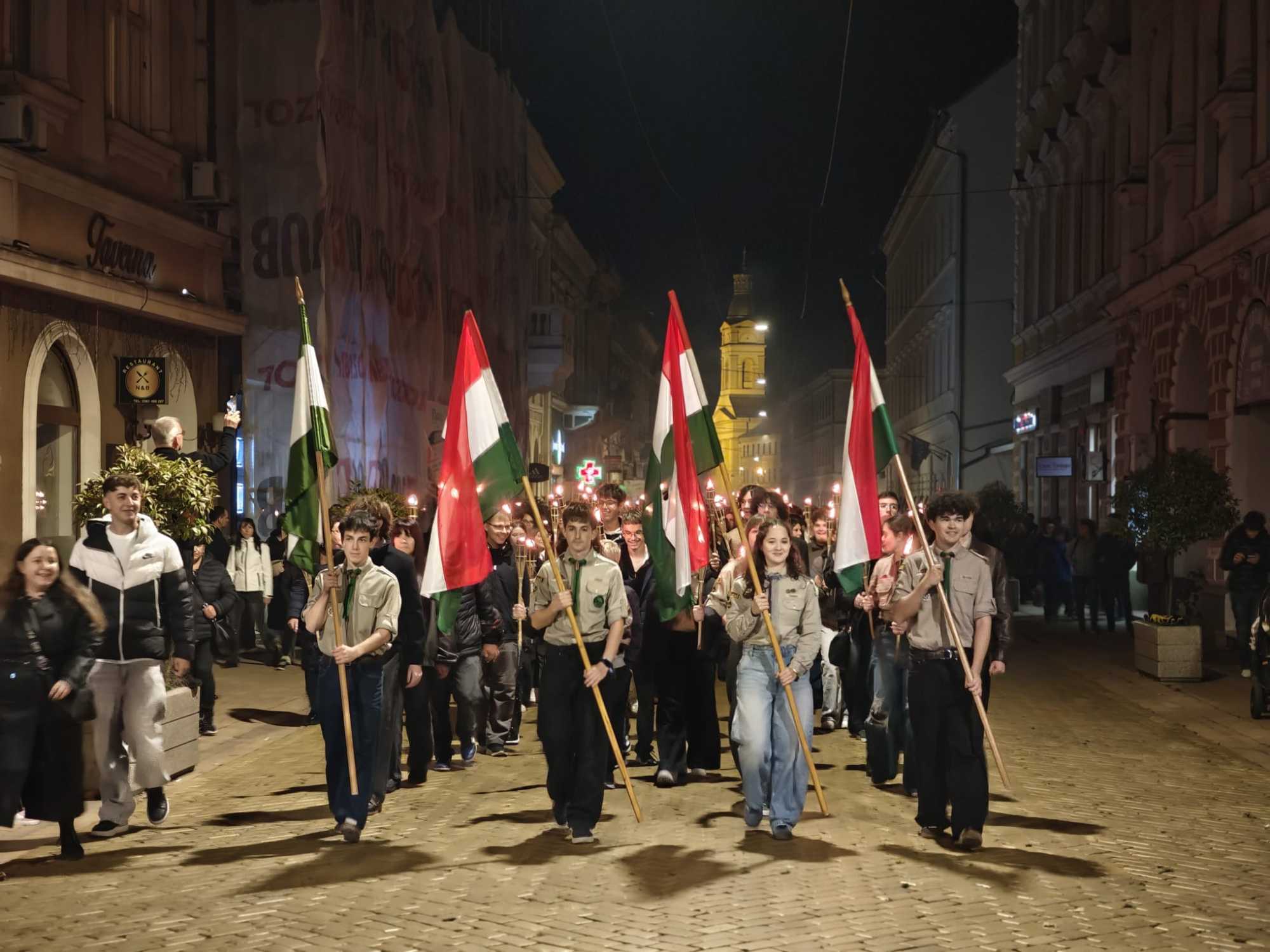 Tisztelegtek a hősök előtt.