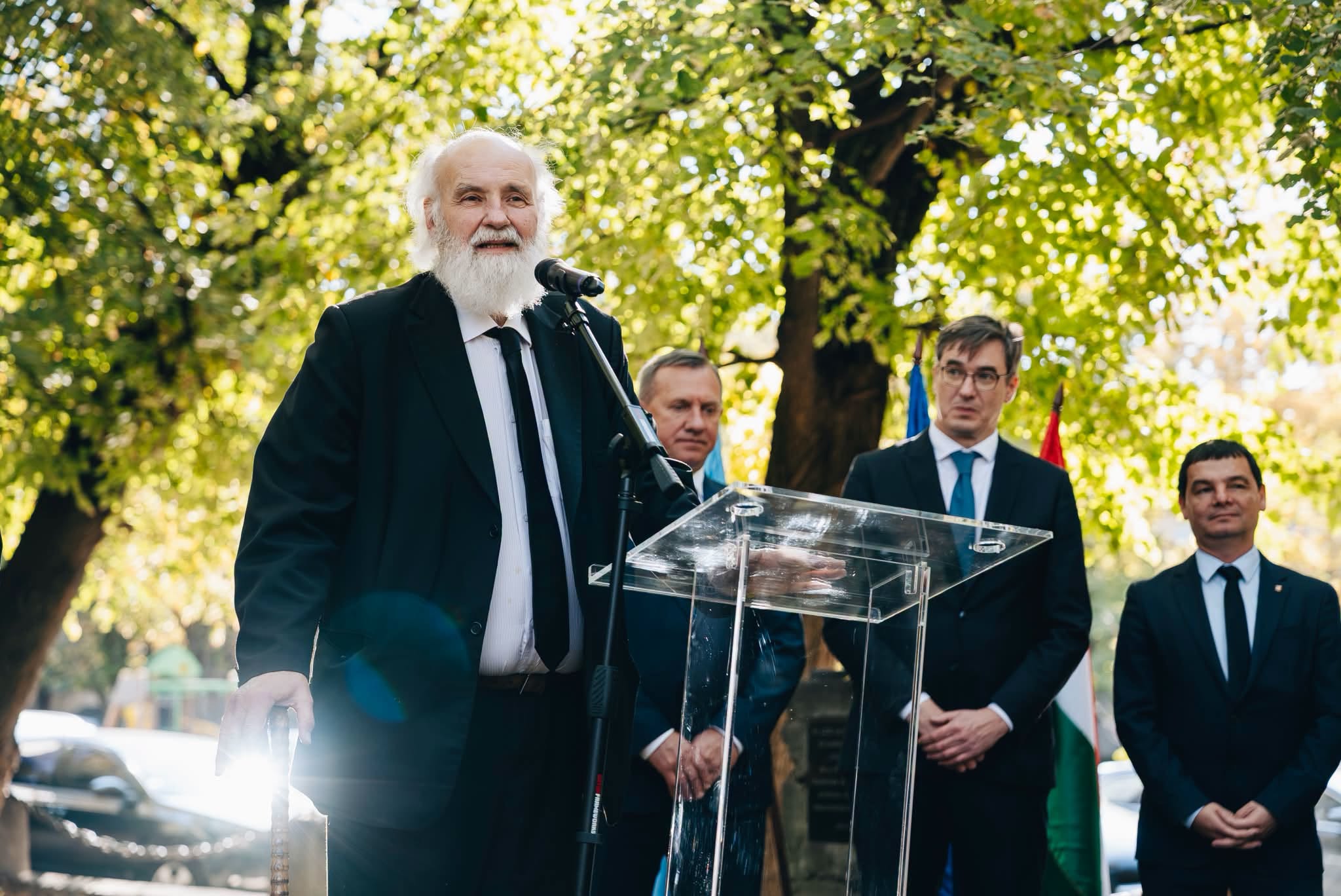 A szoborállítást kezdeményező Iványi Gábor Ungváron október 20-án l Fotó: Facebook