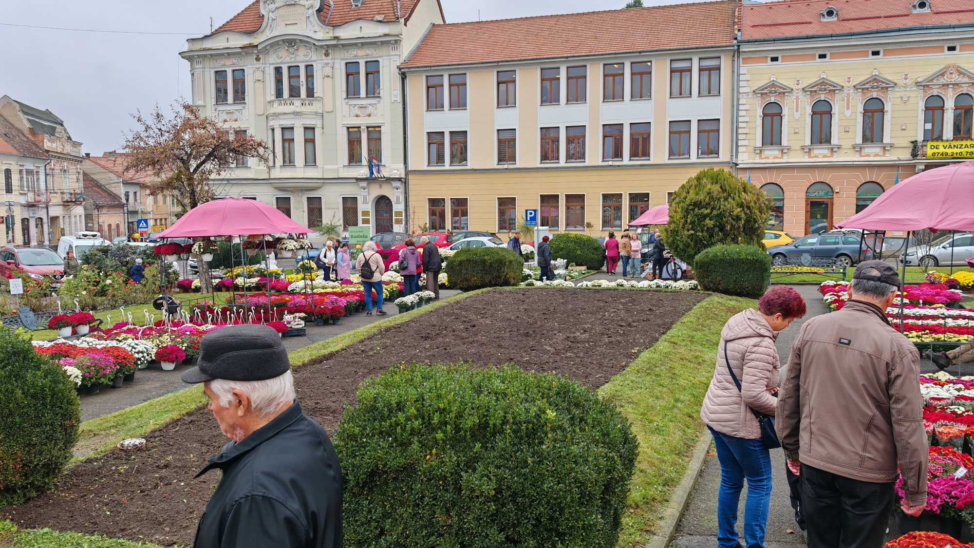 Tizenöt árus hozott színpompás portékát Kézdivásárhelyre | A szerző felvételei