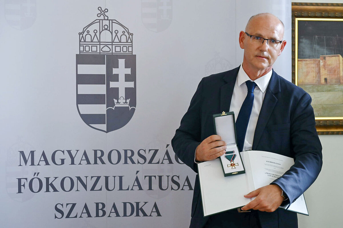 A Magyar Érdemrend lovagkeresztjével kitüntetett Zsemberi János 2024. szeptember 25-én | Fotó: Molnár Edvárd/Magyar Szó