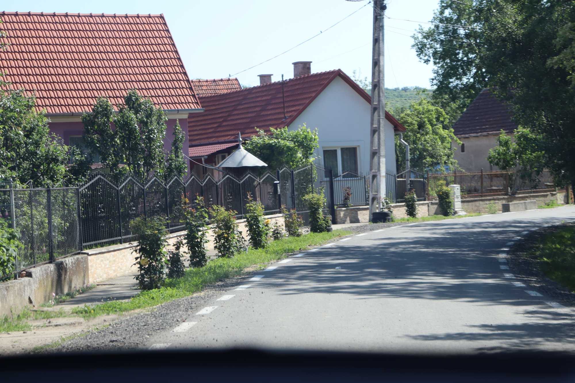 Közműfejlesztések is történnek.