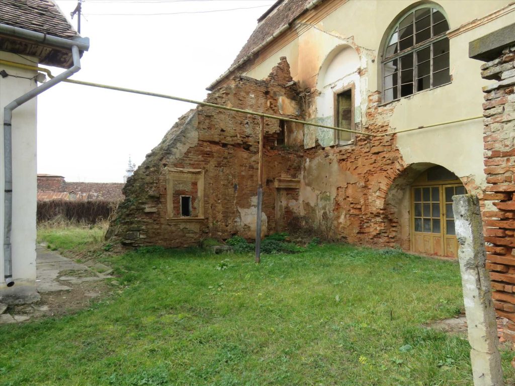 Alapos javításra szorul. 