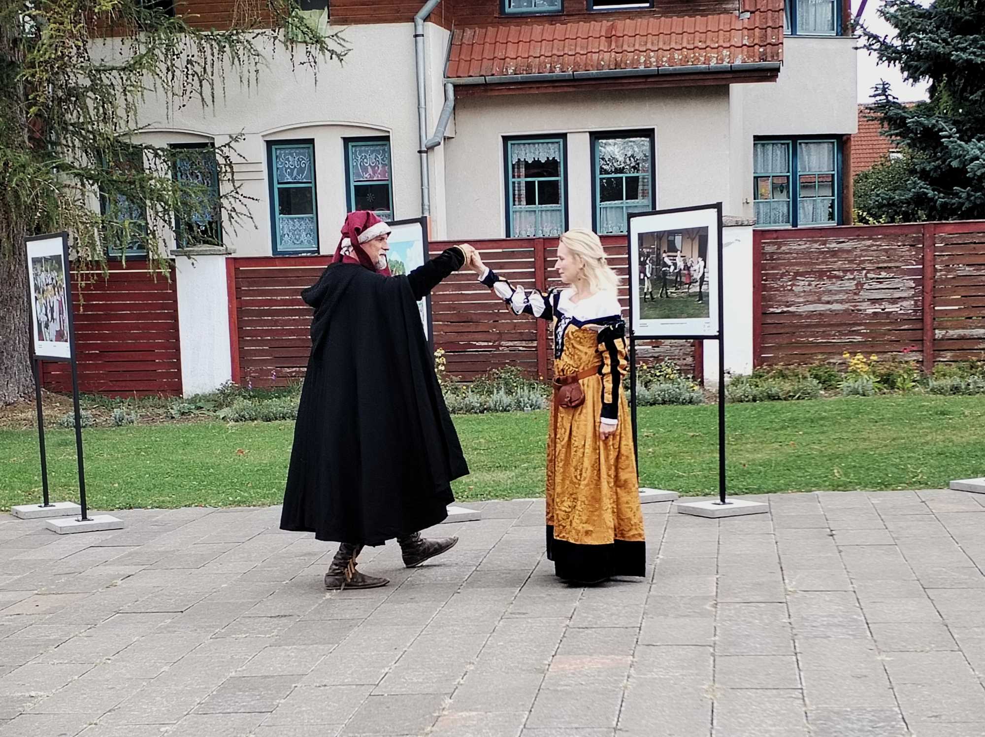 Táncbemutatóval kezdődött a szombati program.