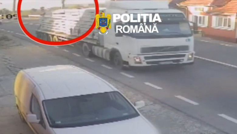 Két fémgerenda csapódott be | Fotó: képernyőmentés