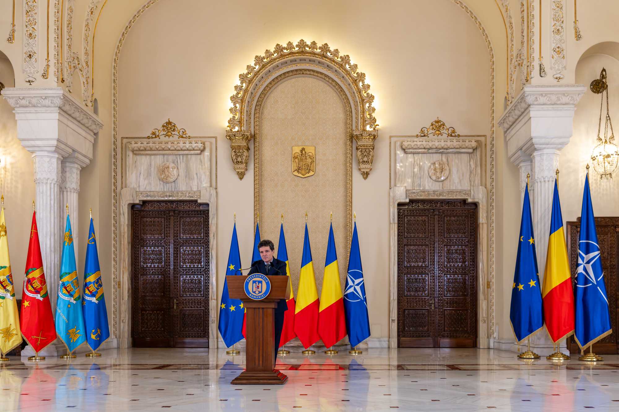 Aláírta az államfő. | Fotó: presidency.ro