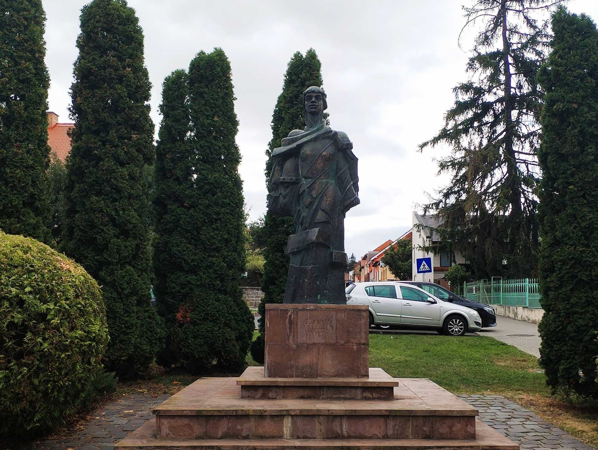 A csíkszeredai megemlékezések központi helyszíne,a Gloria Victis emlékmű. | Fotó: F.E.