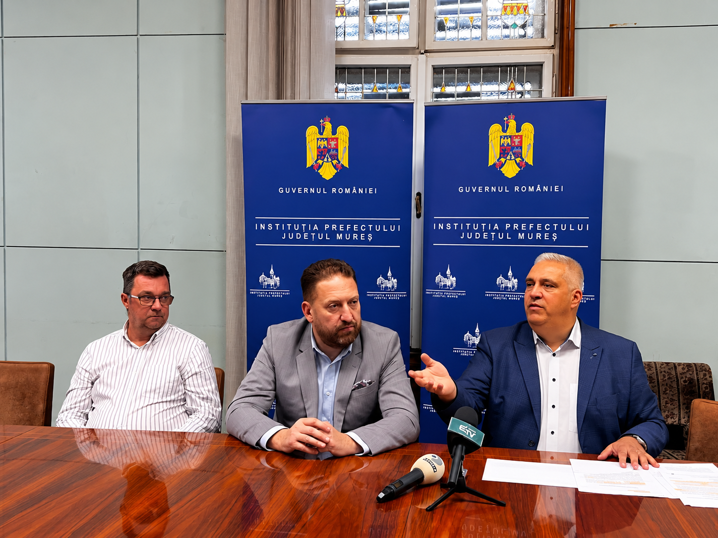 Gáspár Botond, az ADI Transport igazgatója, Barabási Antal Szabolcs prefektus és Sófalvi Szabolcs marosszentgyörgyi polgármester