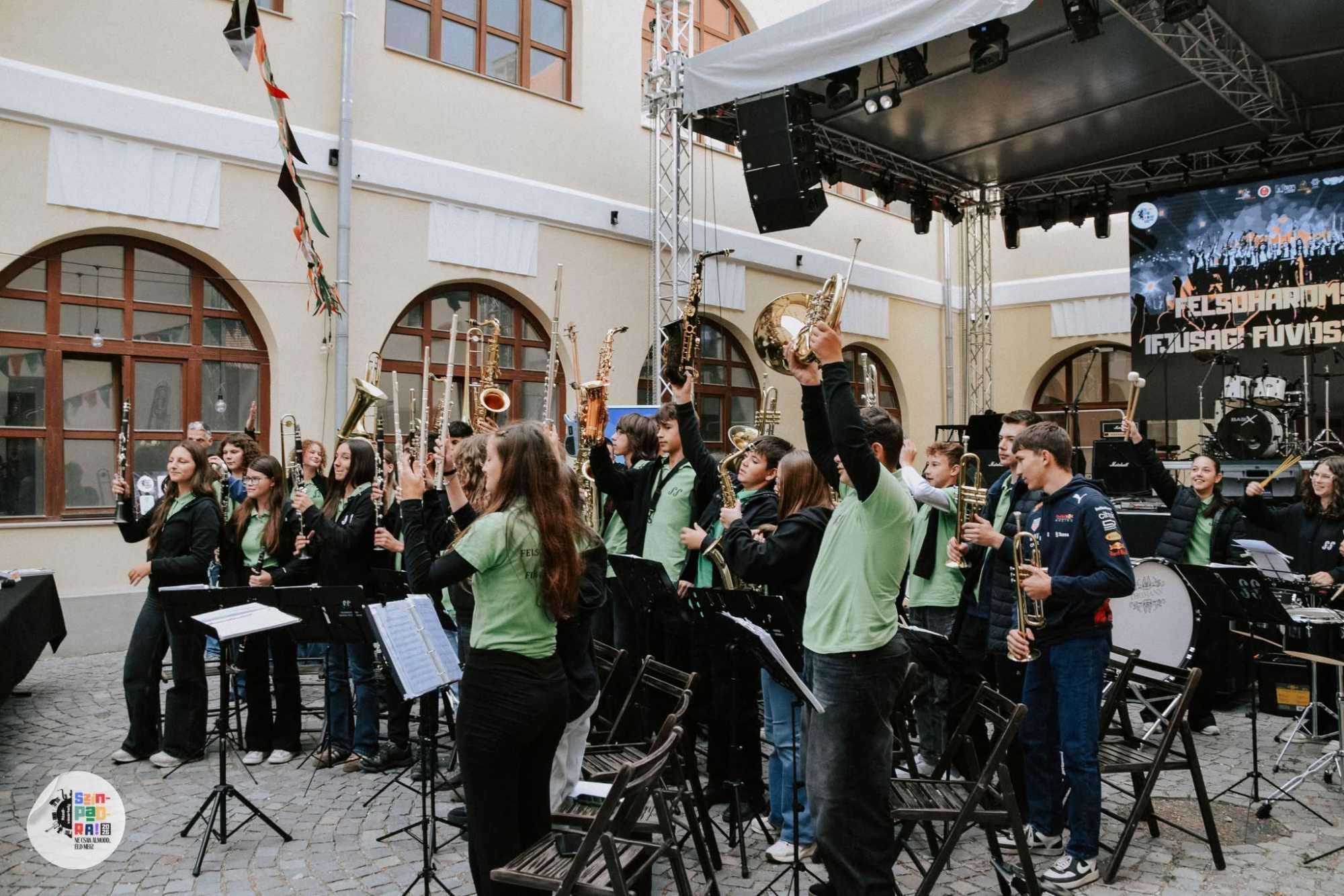 A Felsőháromszéki Ifjúsági Fúvószenekar. | Fotó: Facebook