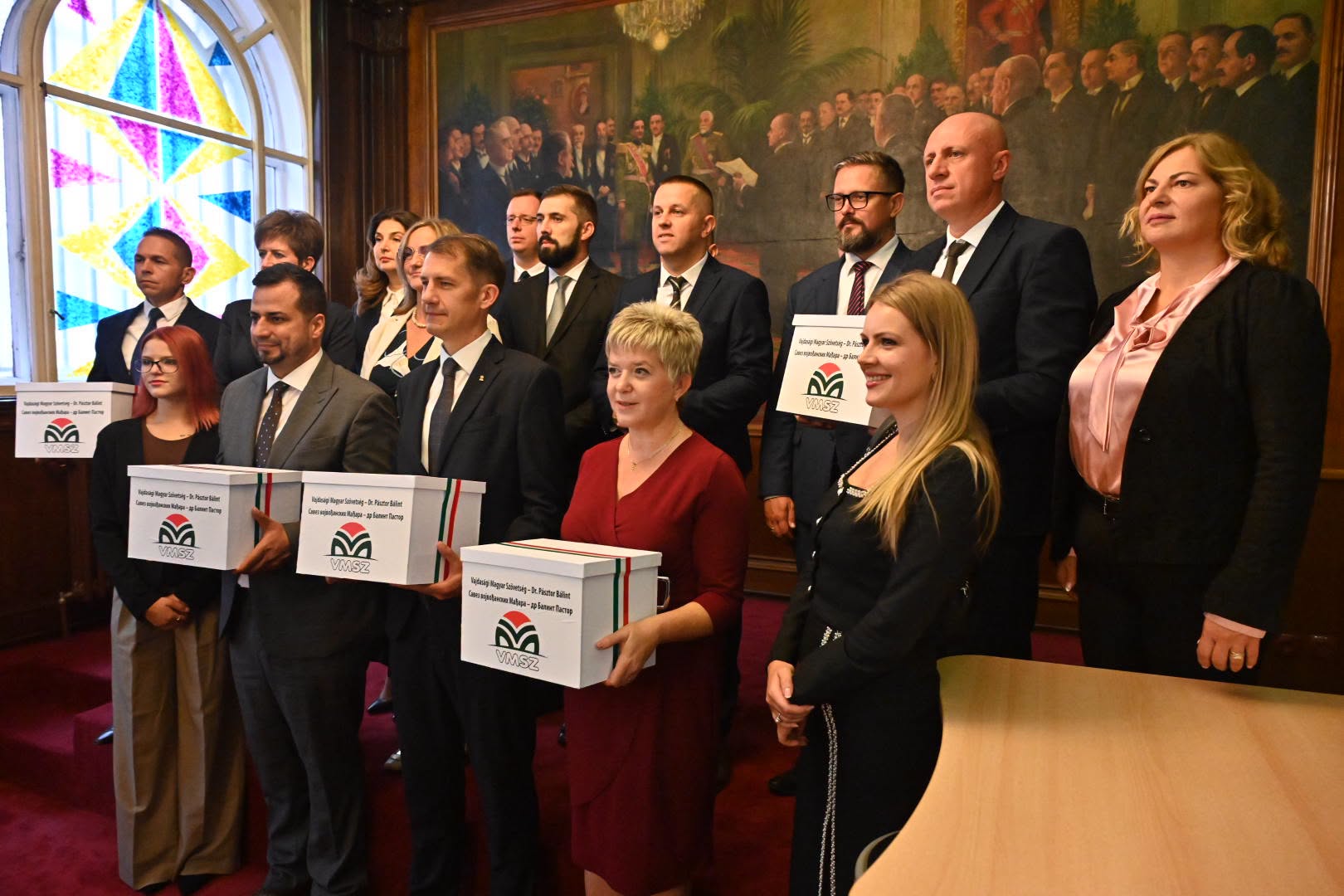 A VMSZ választási listájának szeptember 15-i átadása Belgrádban. Középen Pásztor Bálint, tőle jobbra Kovács Elvira l Fotó: Facebook