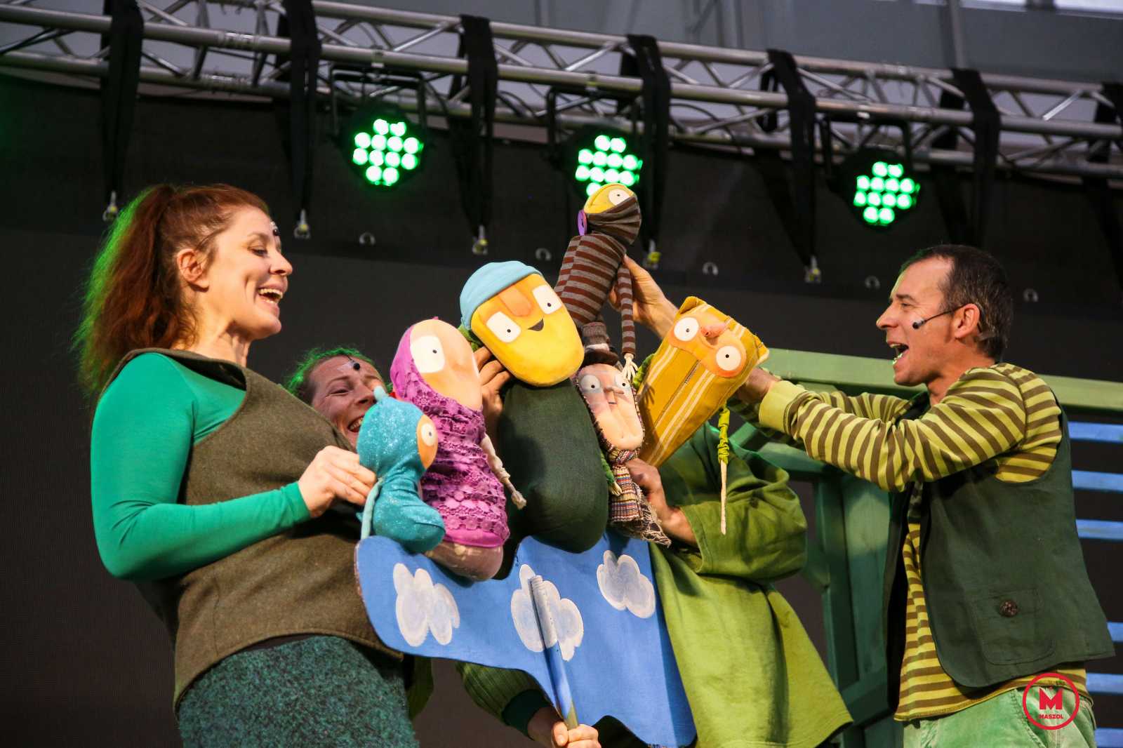 A népszerű kuflik bábelőadás során elevenedtek meg a Szatmárnémeti Északi Színház Harag György Társulat Brighella Bábtagozatának segítségével.
