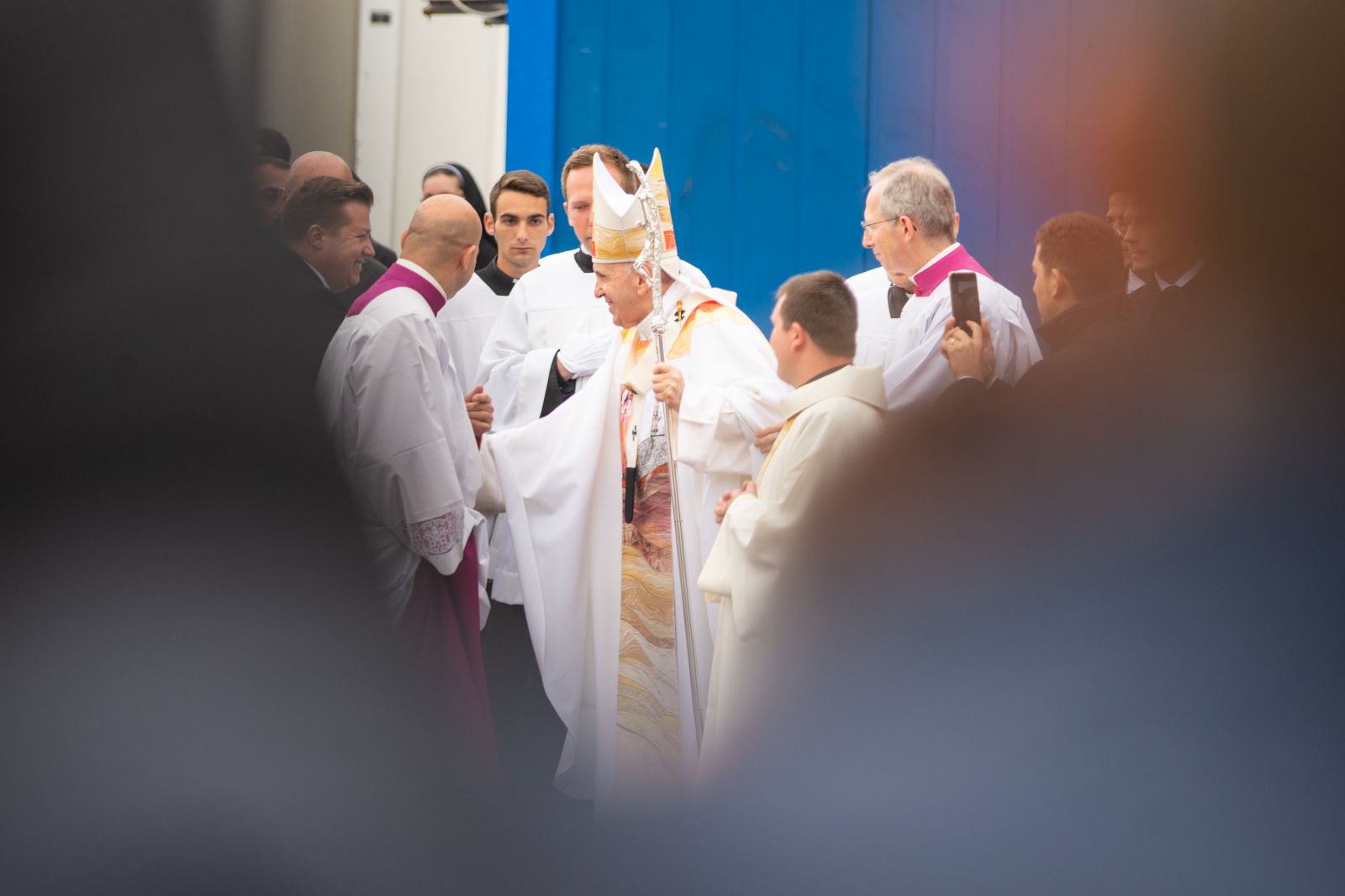 Ferenc pápát a katolikus egyház képviselői köszöntötték Csíksomlyón.